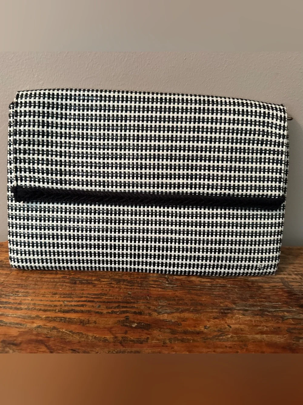 EUC Stella & Dot Black & White Woven Envelope Clutch